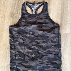 Athleta Women’s  racer back tank top size L camo